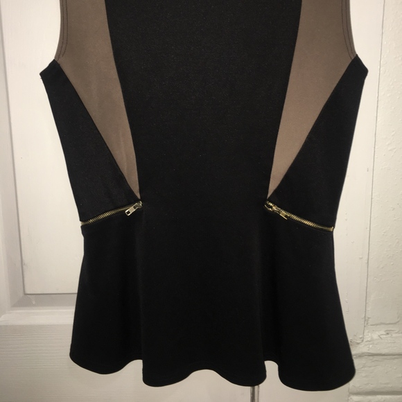 Sleeveless formal blouse - Picture 2 of 3